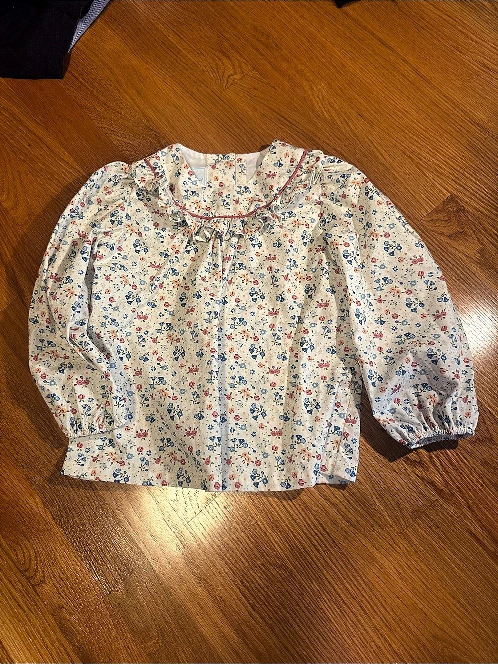 Little English Floral Blouse & Pants Set in White & Salmon
